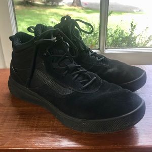 Mens Black ultrarange mids